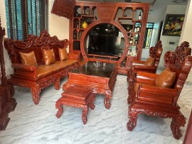 Nệm ghế sofa gỗ cũ bị rách, phai màu? Cách làm mới nhanh chóng và tiết kiệm