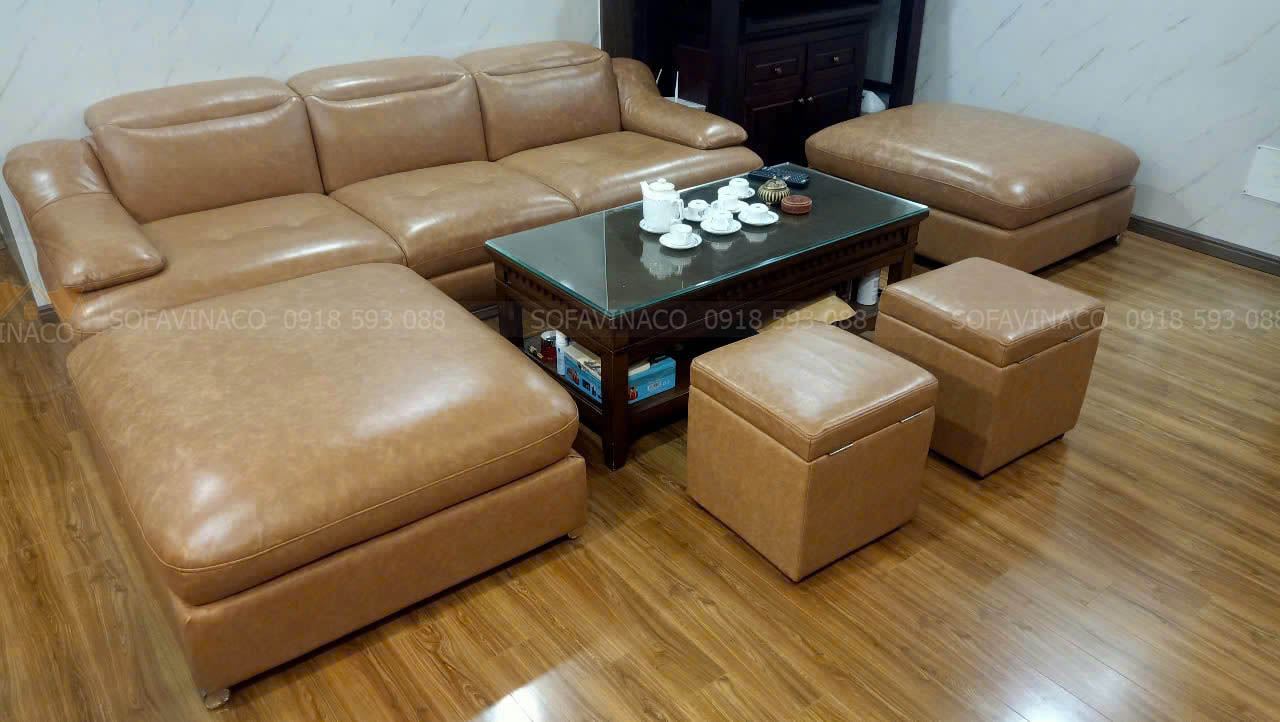 Đệm liền với sofa và được bọc luôn 1 lớp da ở ngoài thì nhìn rất bóng bẩy nhưng khi nào vệ sinh hoặc mút hỏng thì phải tháo ra