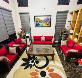 Đệm ghế gỗ phòng khách đẹp loại nào phù hợp với người lớn tuổi?